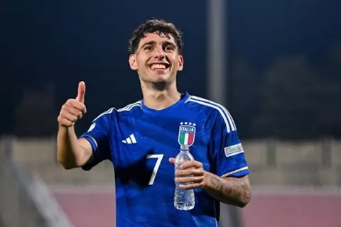 لاعب نابولي يترك إيطاليا ويختار تمثيل ألبانيا دوليًا